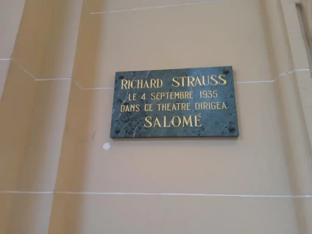 ヴィシー VICHY の オペラ座にある石板：リヒャルト・シュトラウスがサロメを自作自演