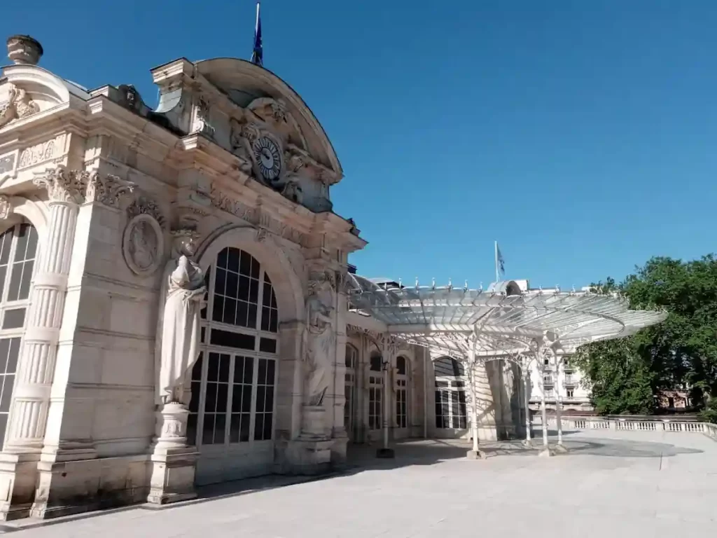 ヴィシーのコンベンション・センター  パレ・デ・コングレ Palais des Congrès