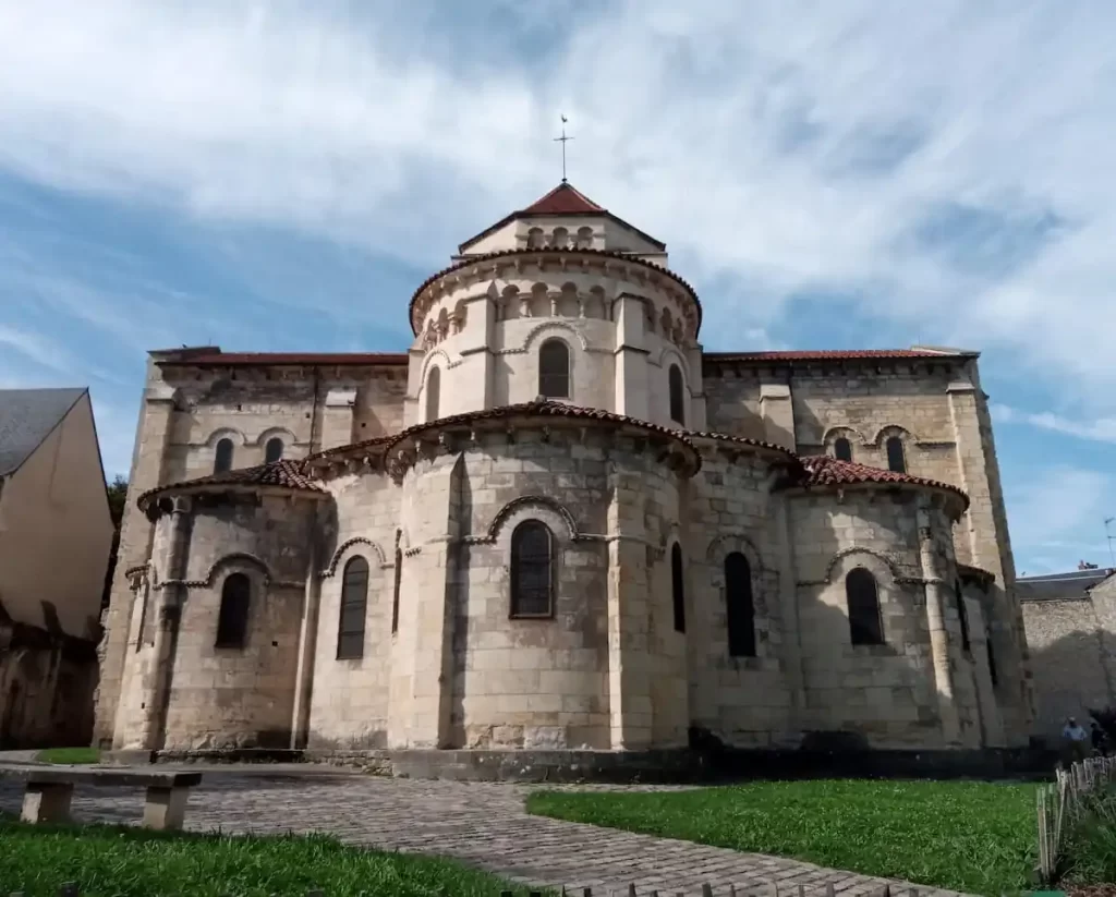 ヌヴェールのサン・テチエンヌ教会　　Église Saint-Étienne de Nevers