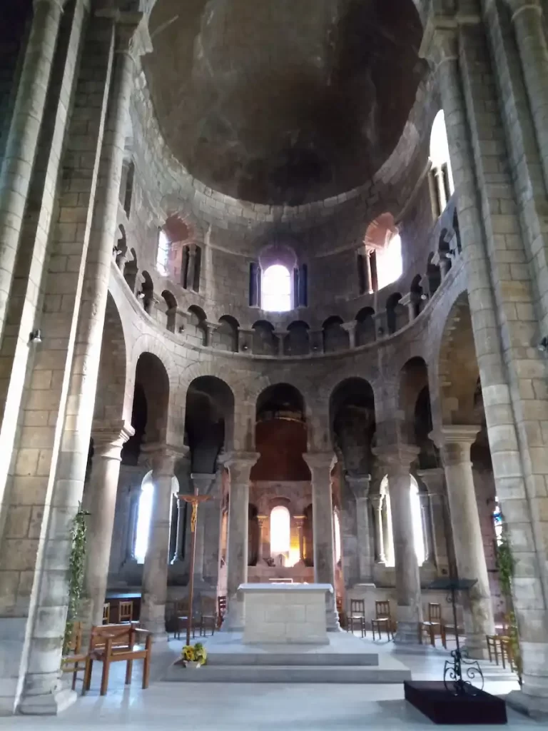 ヌヴェールのサン・テチエンヌ教会　　Église Saint-Étienne de Nevers