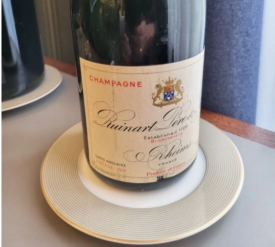 フランス料理の法王、ポール・ボキューズのレエストランで発見された最古のシャンパーニュ メゾン、リュイナール Ruinart 1926のボトル