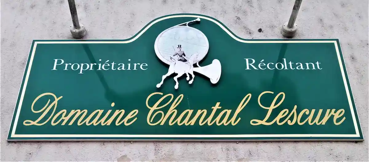 ドメーヌシャンタルレスキュール Domaine Chantal Lescure と書かれた看板